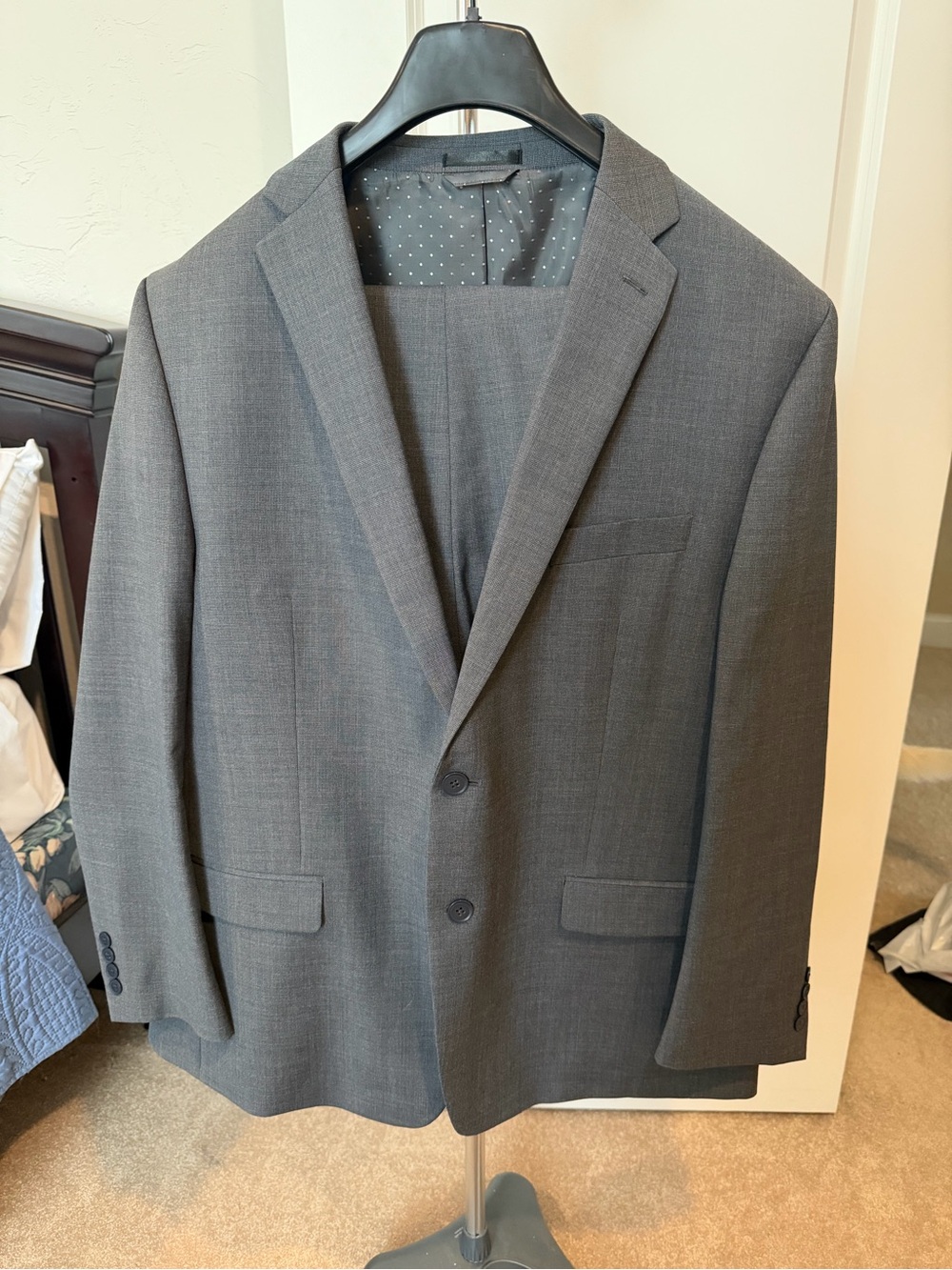 Men's Tailored Gray Two-Button Suit Blazer